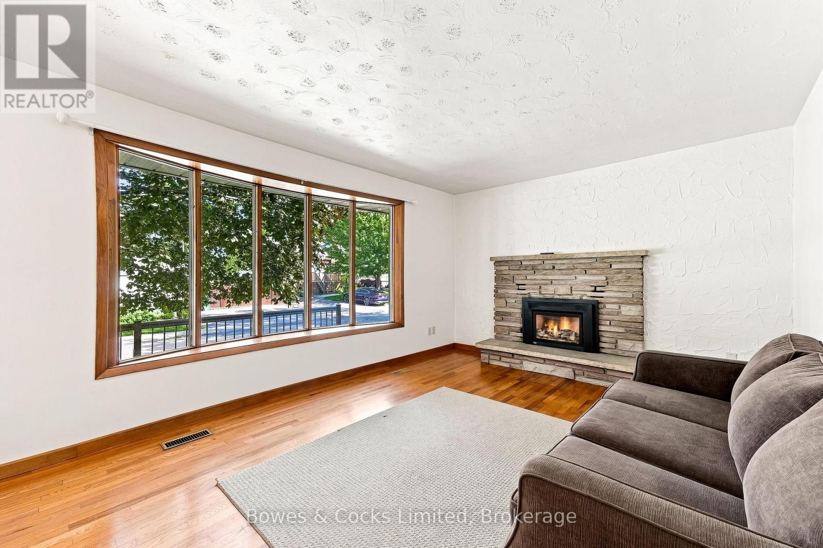 687 LUNDY'S LANE - Image 10