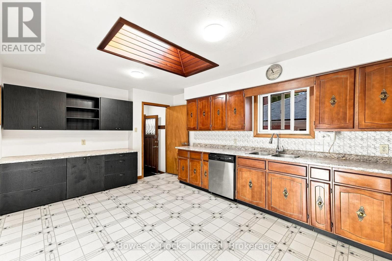687 LUNDY'S LANE - 14