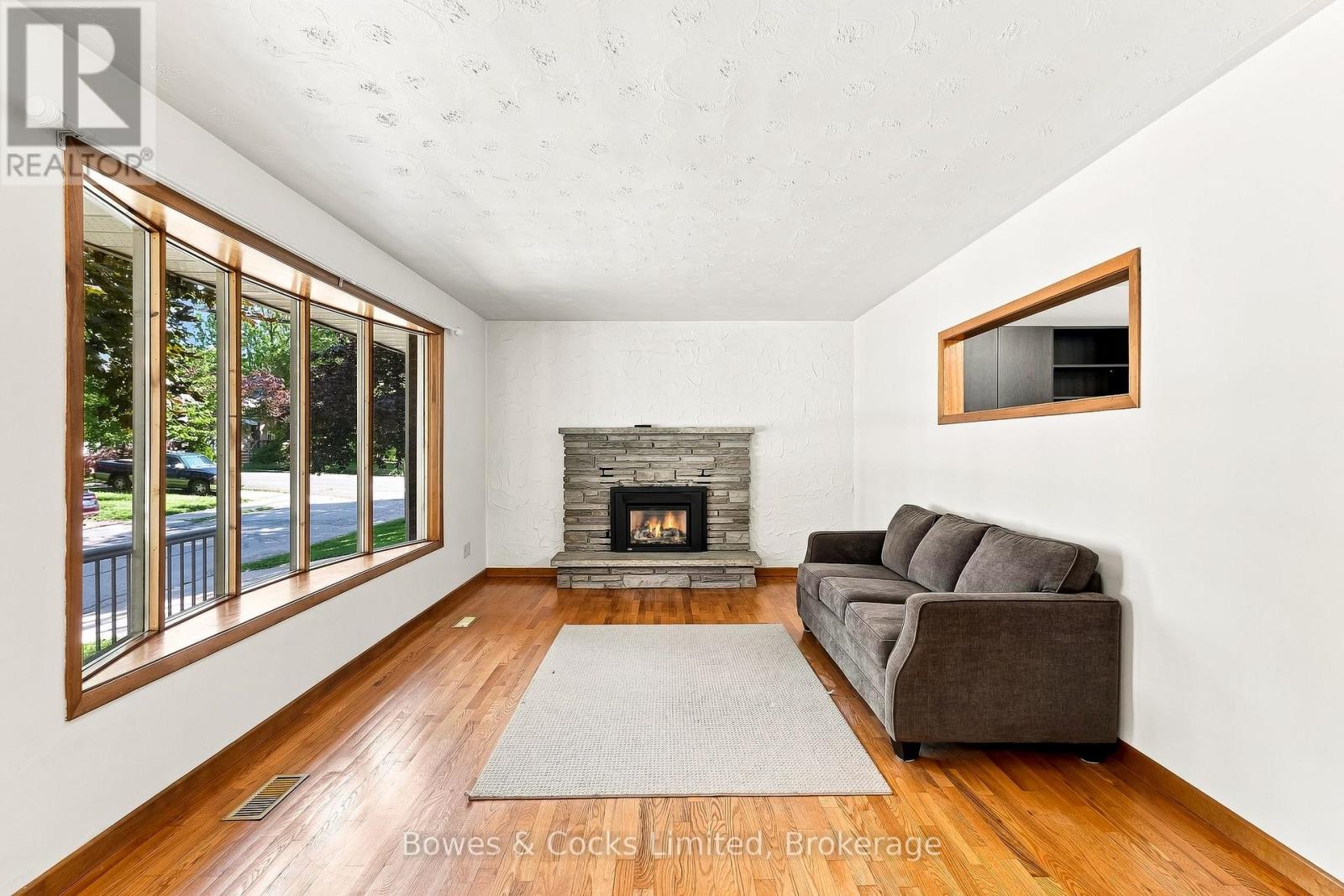 687 LUNDY'S LANE - Image 9