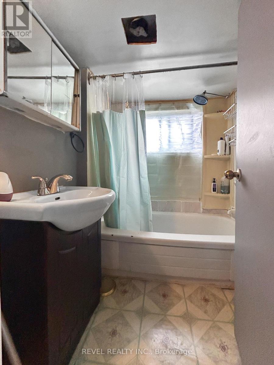 70 HELMER AVENUE - 10