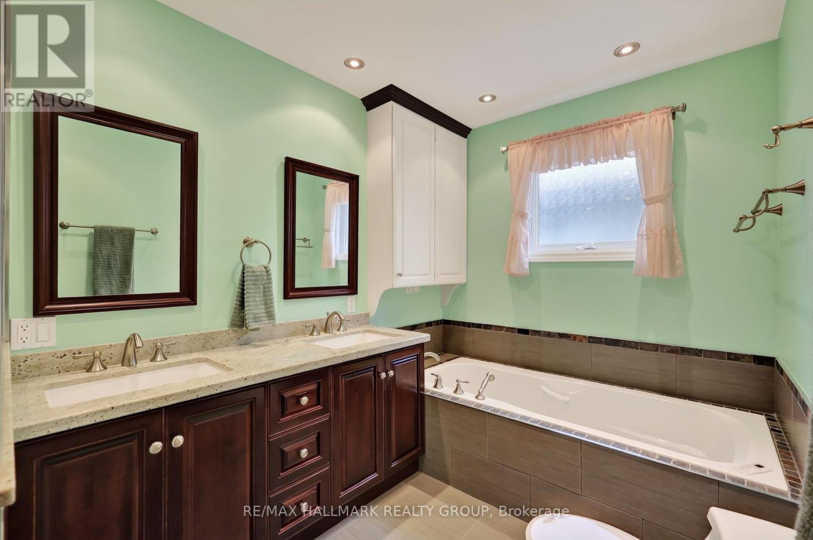 4 Bed, 3 Bath House for Sale in Ottawa – 2692 COLMAN STREET, Ottawa – MLS# X13686270 - Image 21