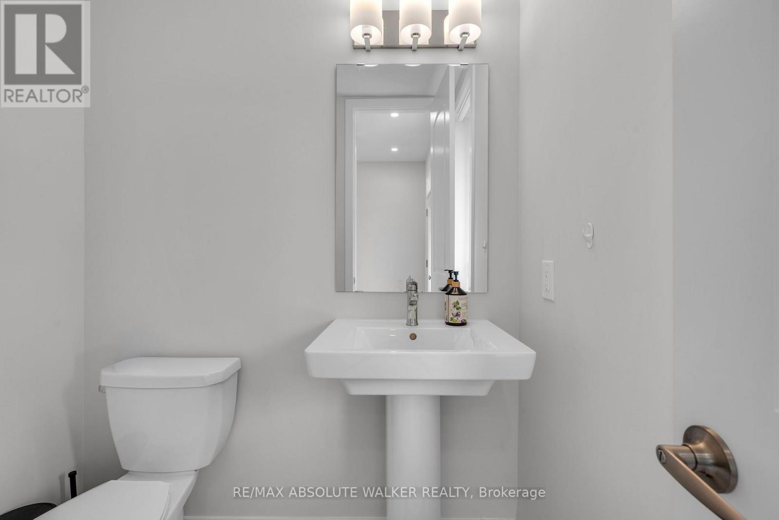 3 Bed, 3 Bath House for Rent in Ottawa – 4114 OBSIDIAN STREET, Ottawa – MLS# X13686494 - Image 12