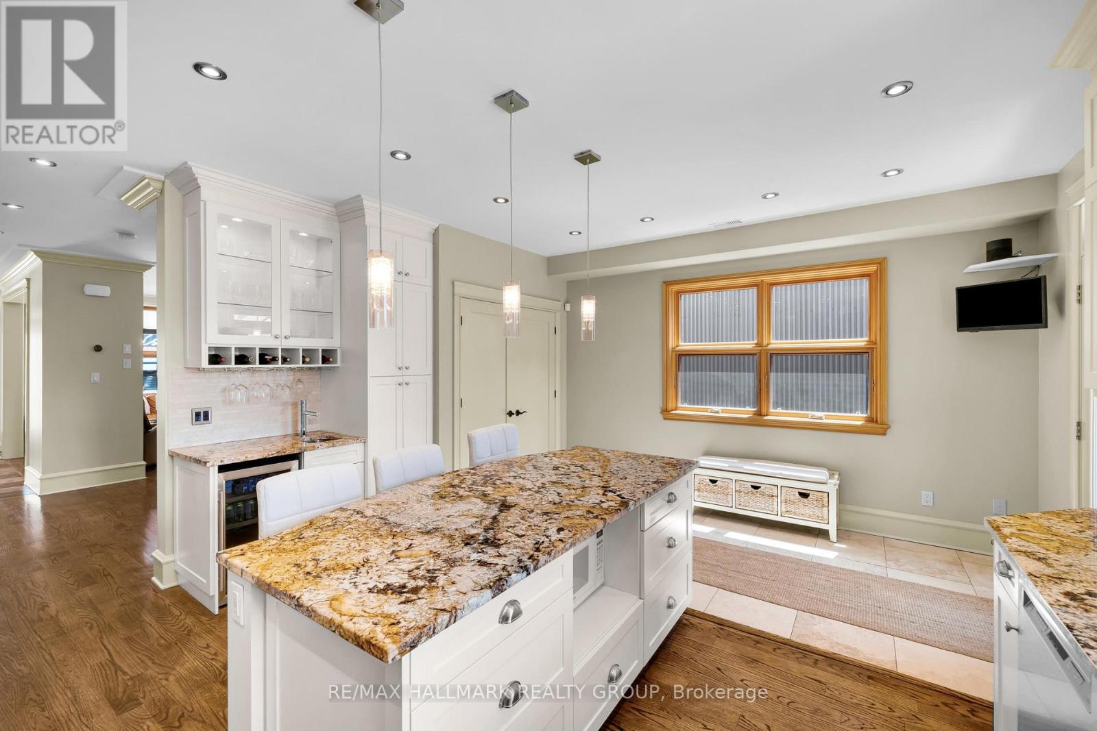 3 Bed, 3 Bath House for Sale in Ottawa – 376 WINONA AVENUE, Ottawa – MLS# X13686536 - Image 12