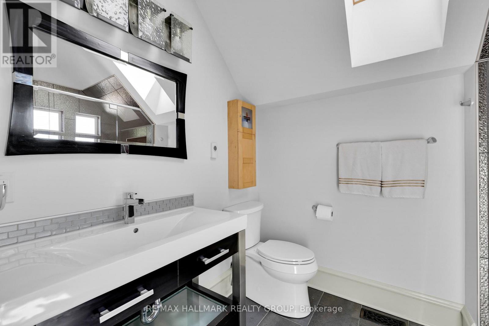 3 Bed, 3 Bath House for Sale in Ottawa – 376 WINONA AVENUE, Ottawa – MLS# X13686536 - Image 17