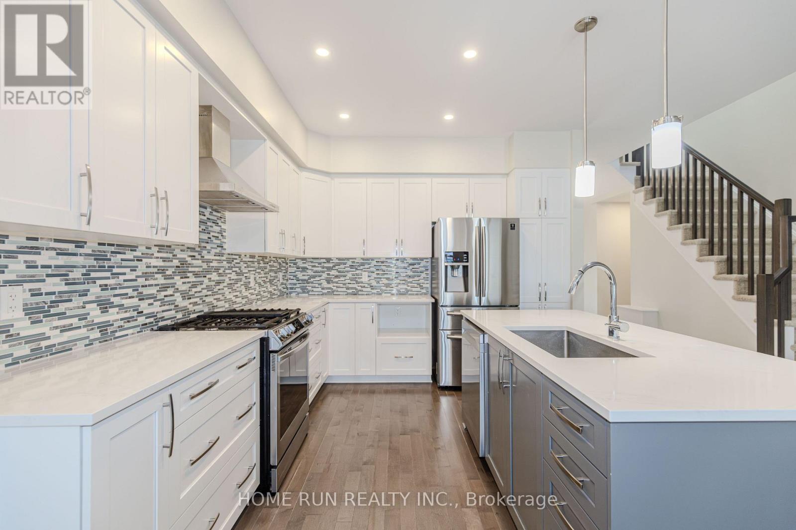 785 CAIRN CRESCENT - 11