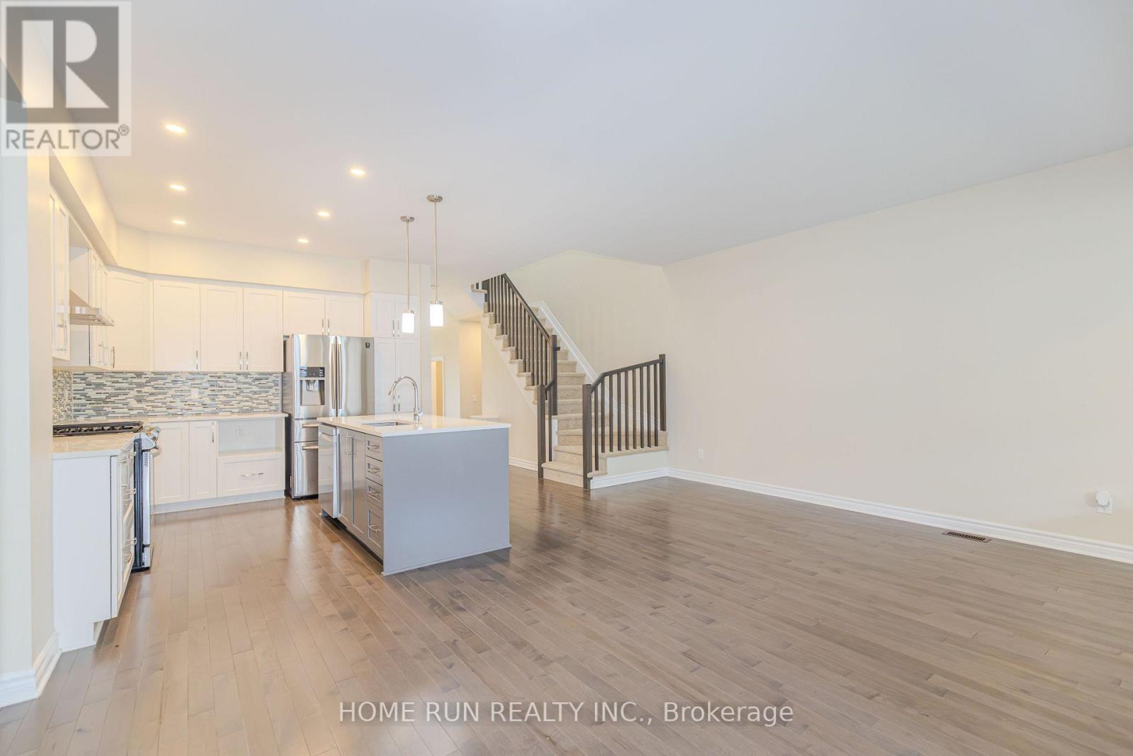 3 Bed, 3 Bath House for Sale in Ottawa – 785 CAIRN CRESCENT, Ottawa – MLS# X13686550 - Image 19