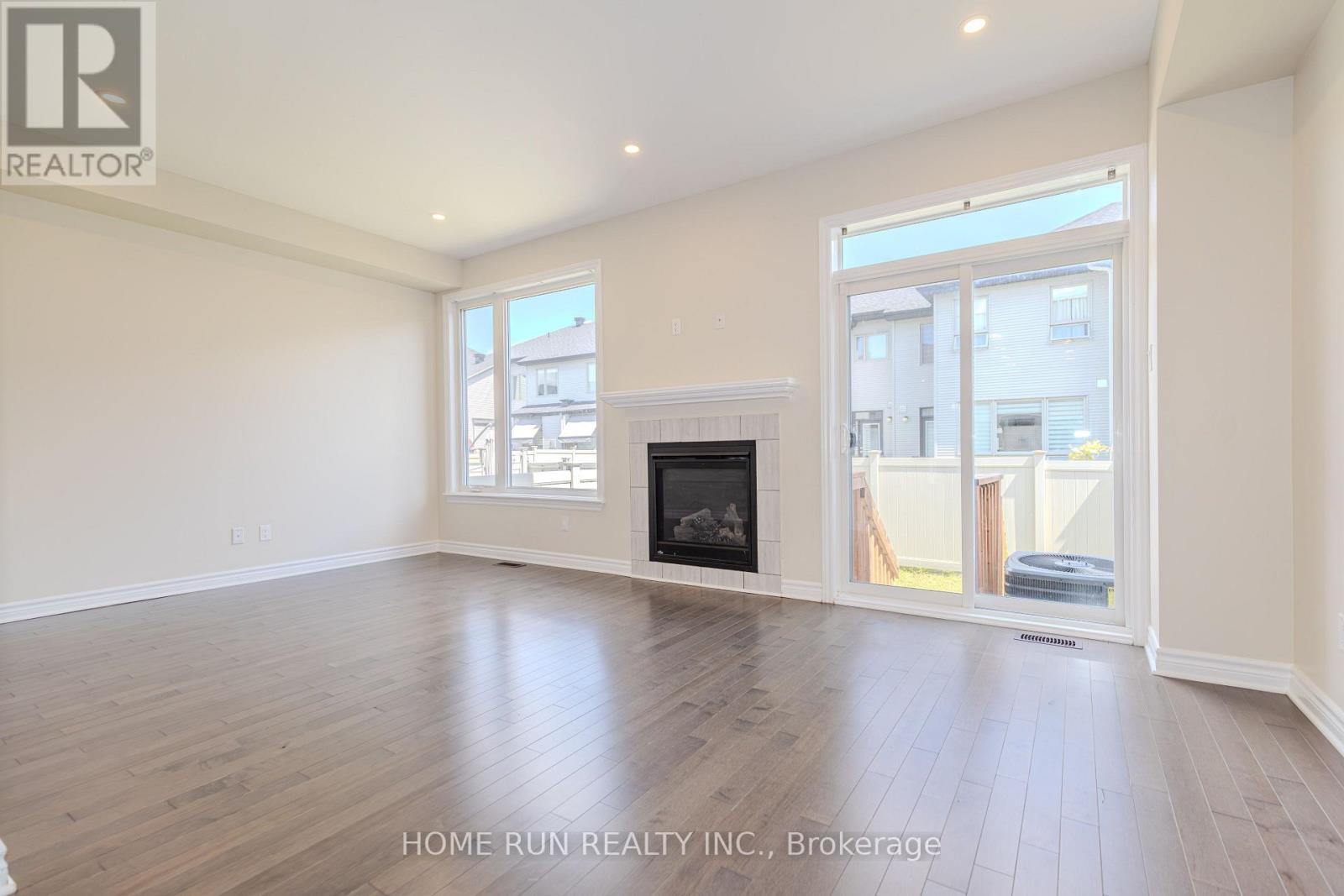 785 CAIRN CRESCENT - 23