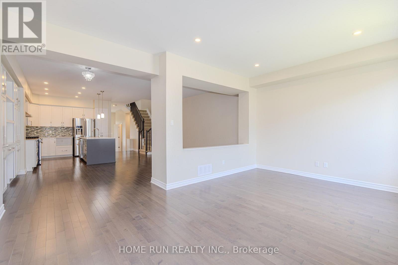 785 CAIRN CRESCENT - 25