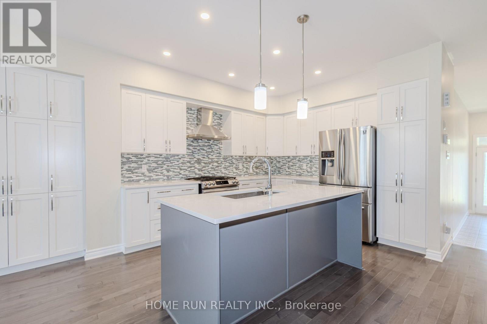 3 Bed, 3 Bath House for Sale in Ottawa – 785 CAIRN CRESCENT, Ottawa – MLS# X13686550 - Image 9