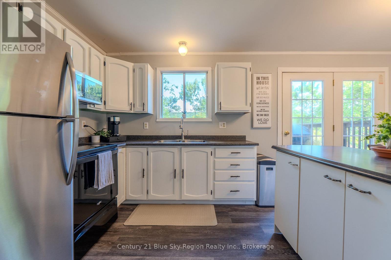 980 LILY STREET - Image 10