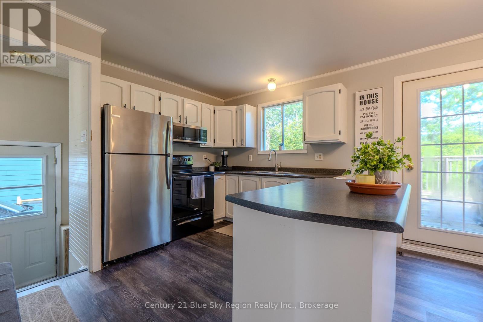 980 LILY STREET - Image 11