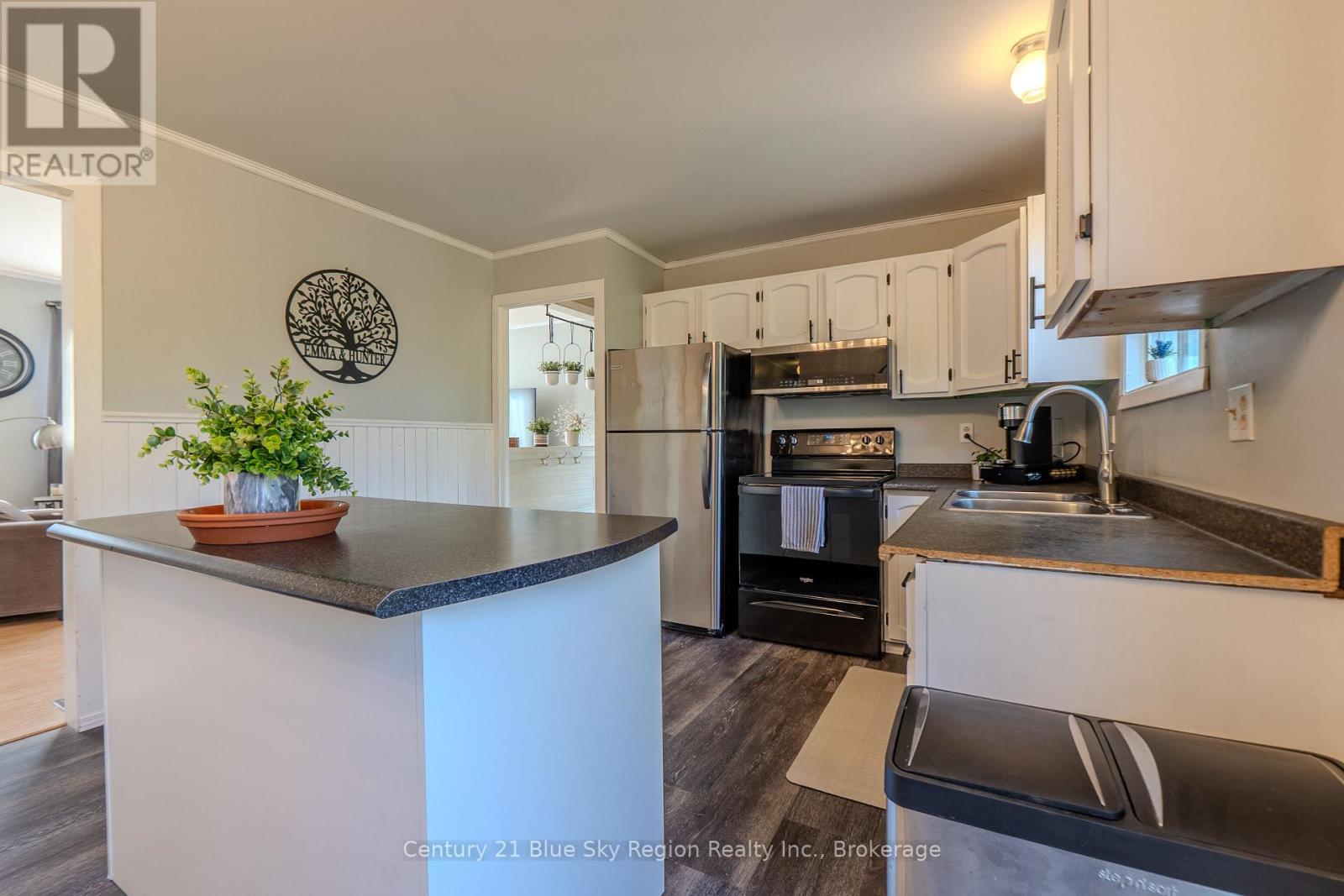 980 LILY STREET - Image 13