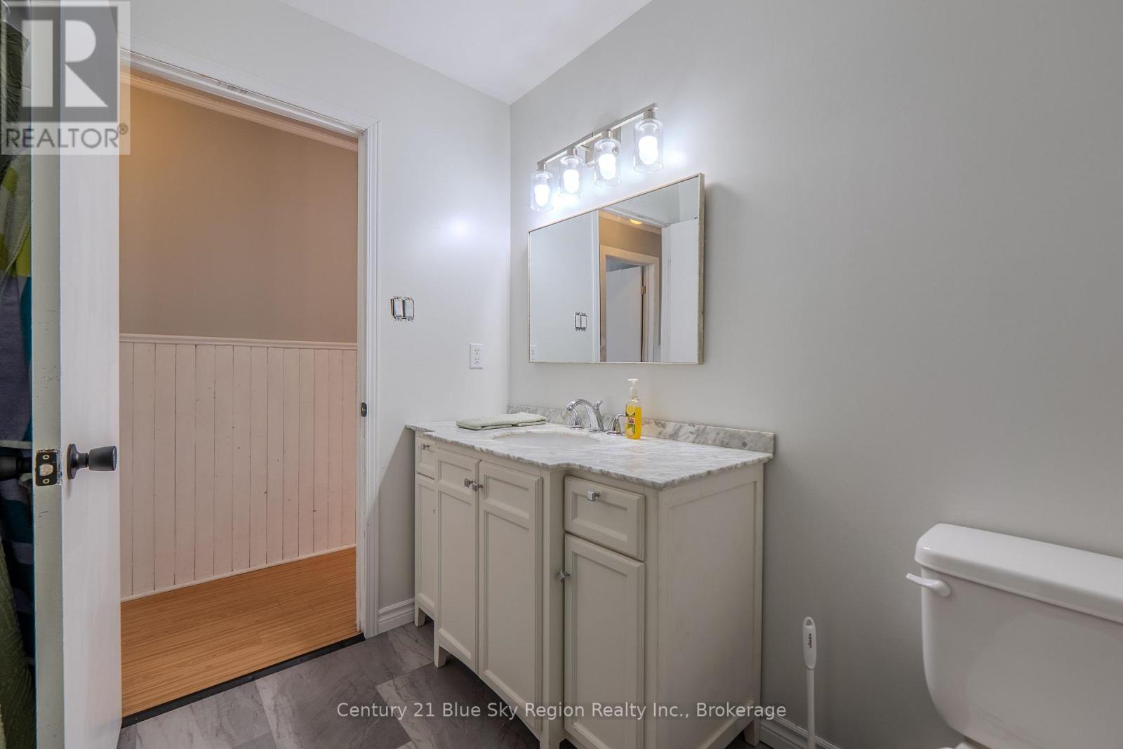 980 LILY STREET - Image 20