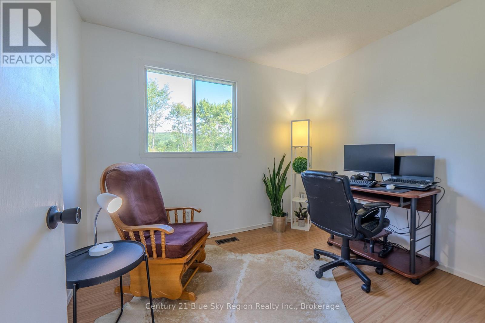 980 LILY STREET - Image 26