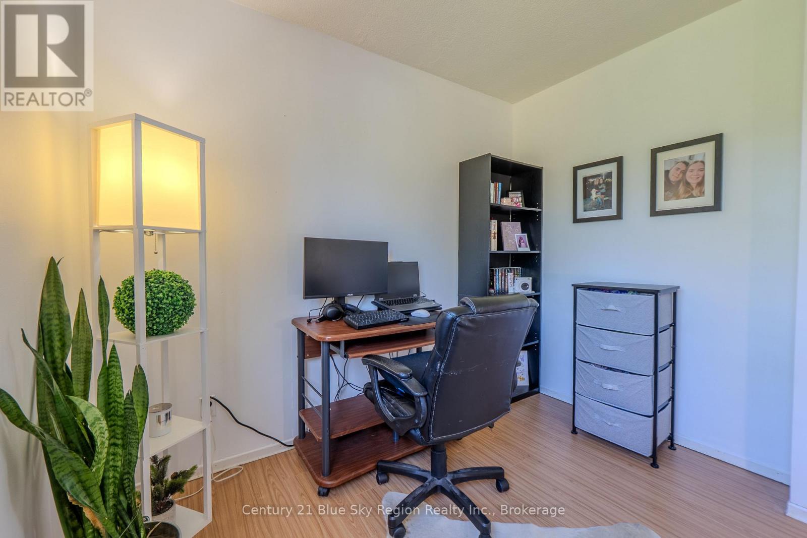 980 LILY STREET - Image 27