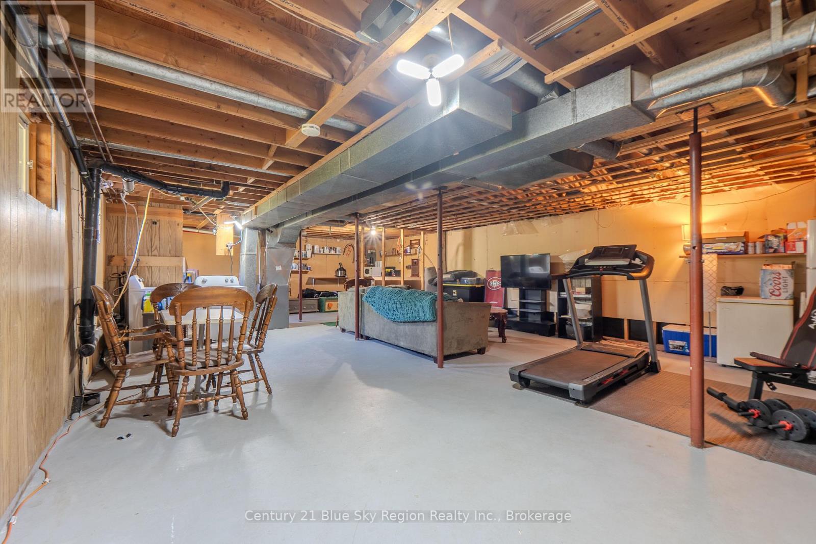 980 LILY STREET - Image 28