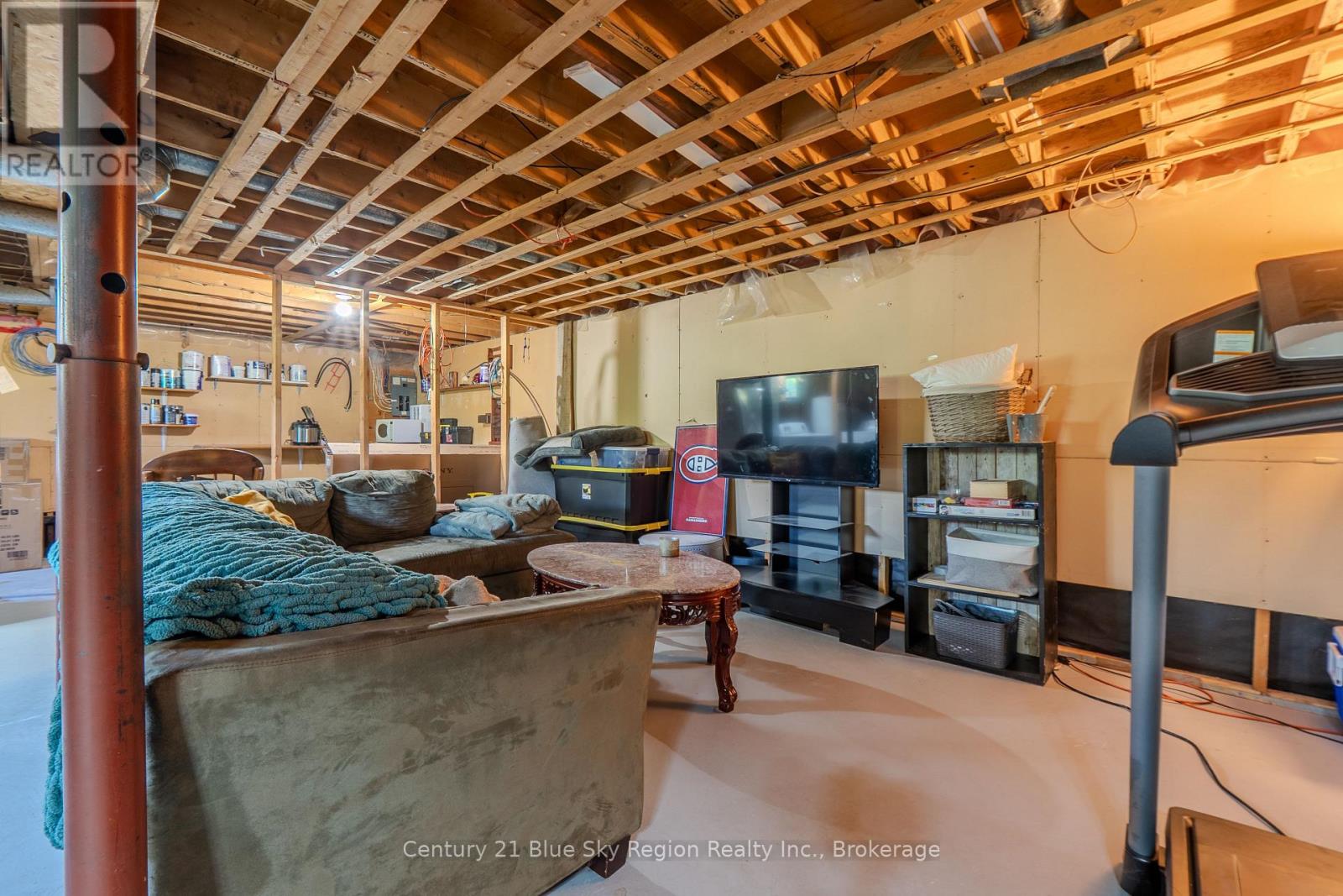 980 LILY STREET - Image 29