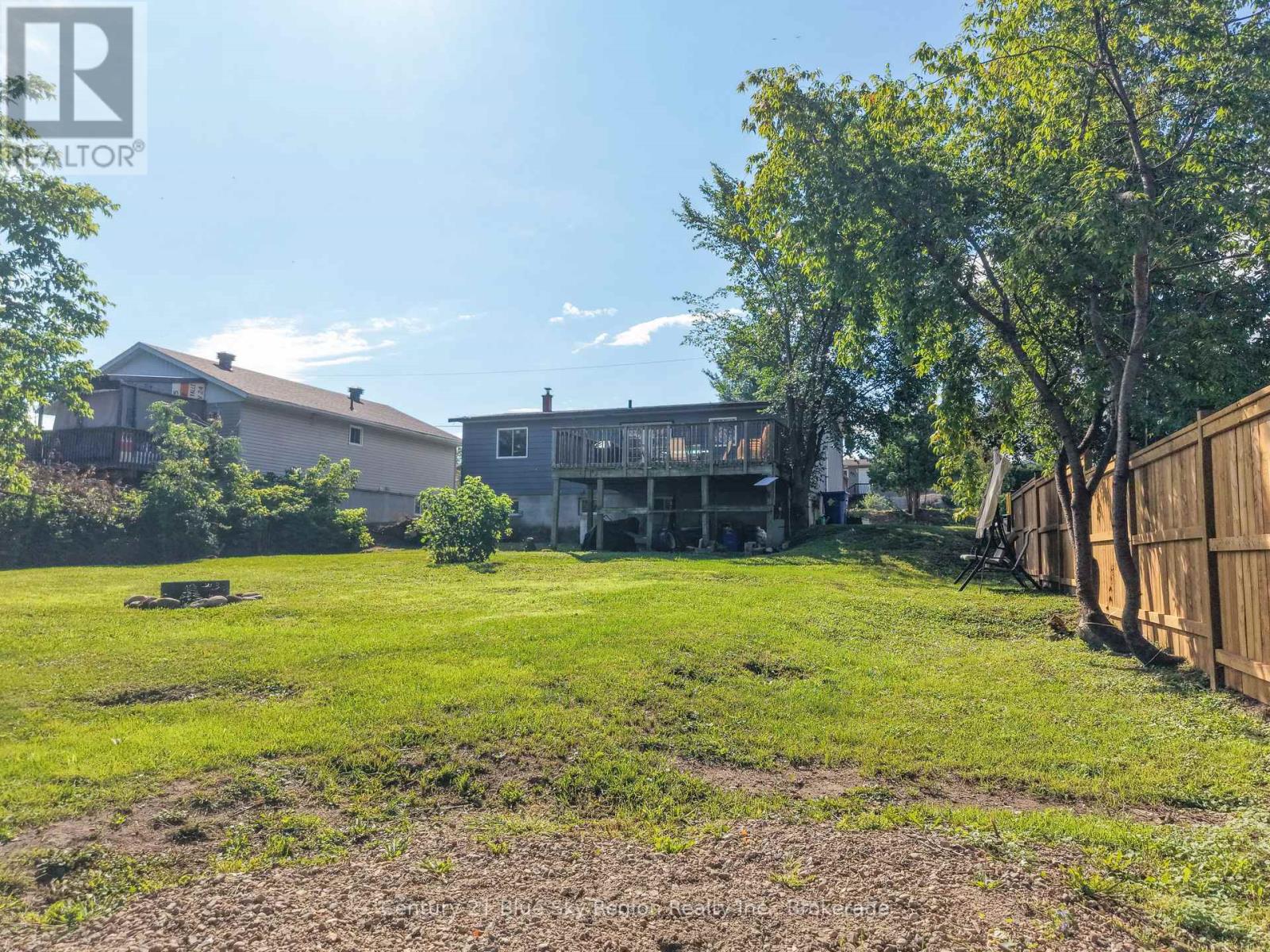 980 LILY STREET - Image 35