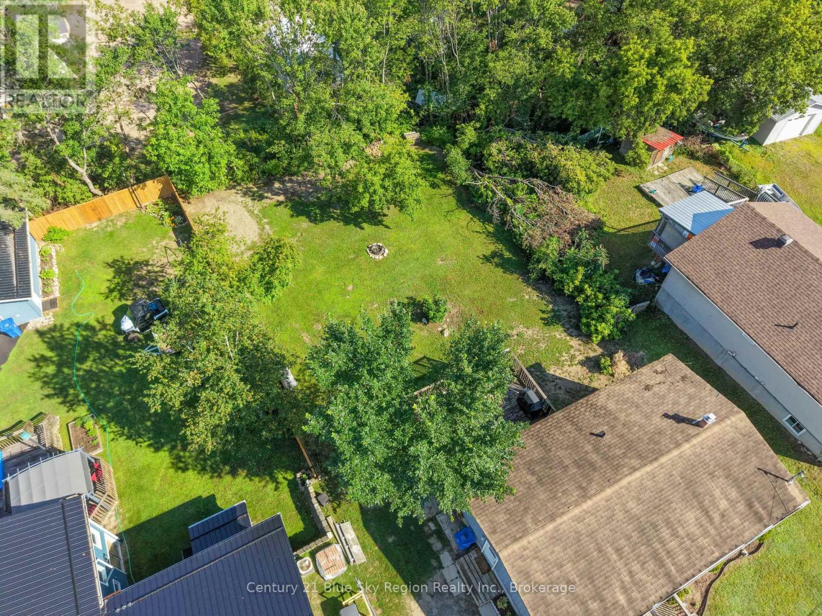 980 LILY STREET - Image 37
