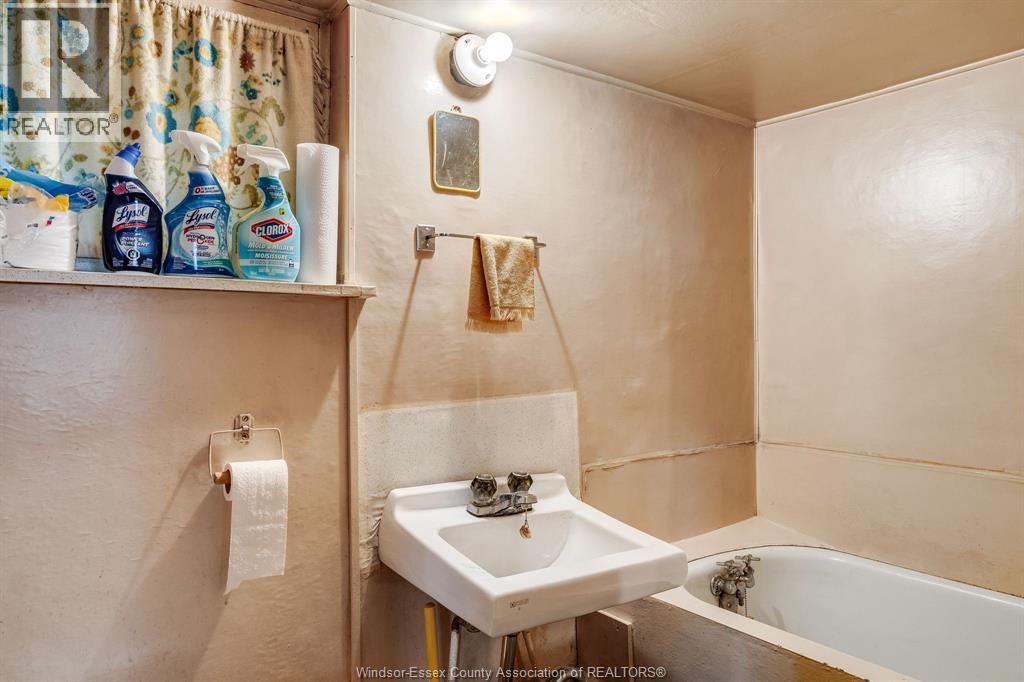 1437 Gladstone AVENUE - 22