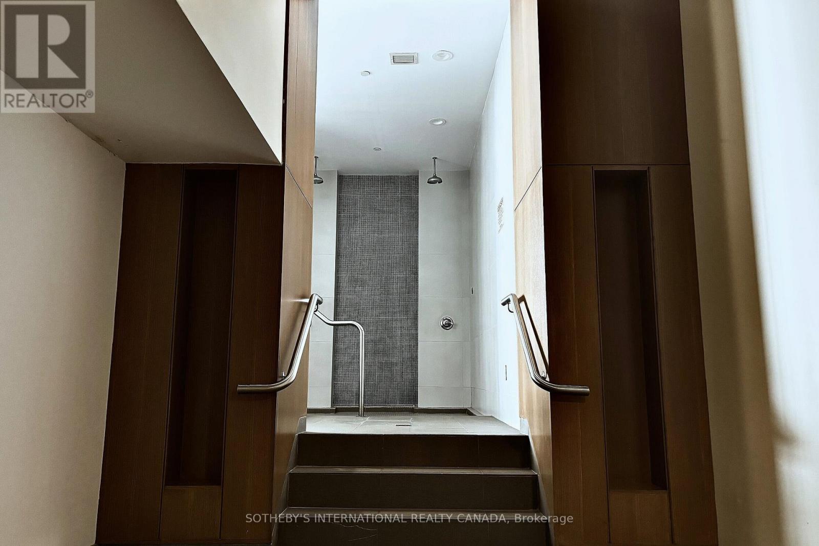 #1216 11 BRUNEL COURT - 17