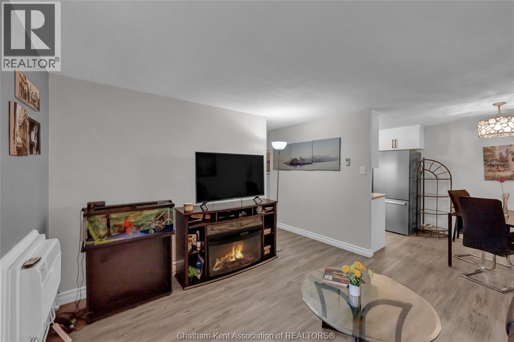#109 955 GRAND AVENUE West - Image 10