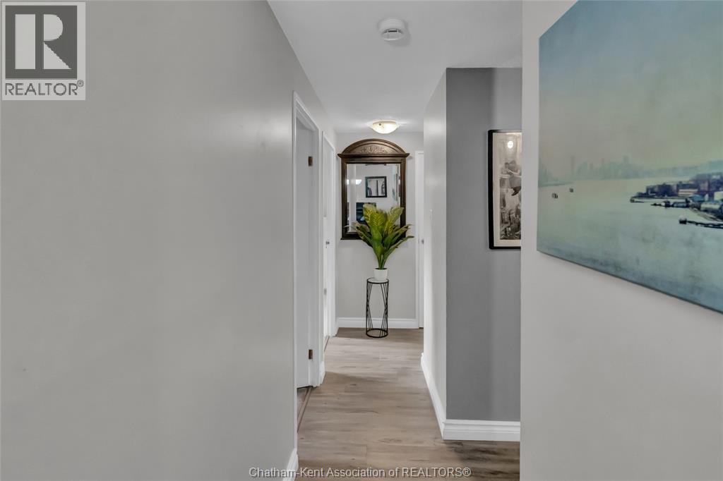 #109 955 GRAND AVENUE West - Image 8
