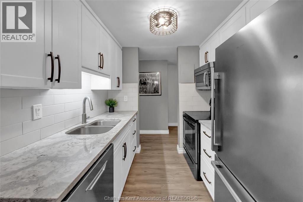 #109 955 GRAND AVENUE West - 4