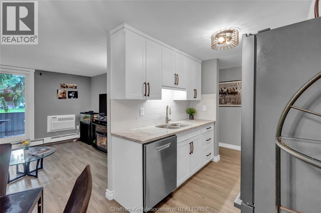 #109 955 GRAND AVENUE West - Image 7