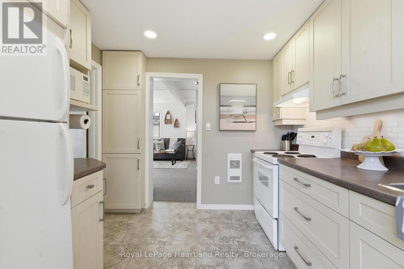 9 MAPLE LANE - Image 20