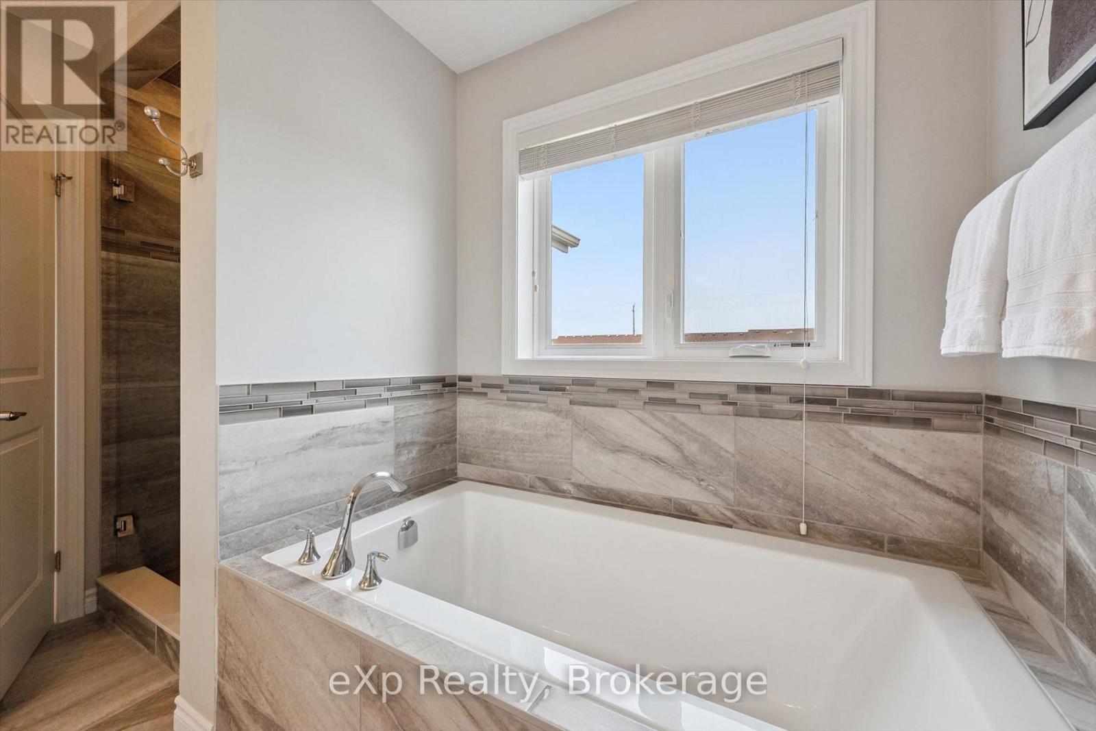 43 GOLDENVIEW DRIVE - 20