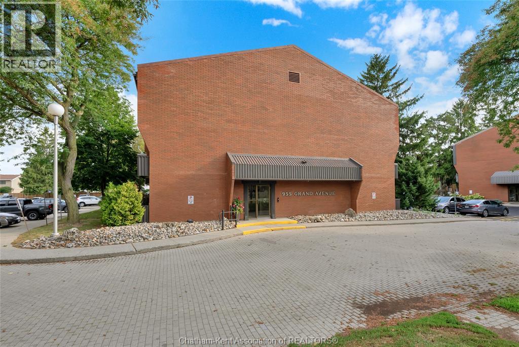 #109 955 GRAND AVENUE West - 33