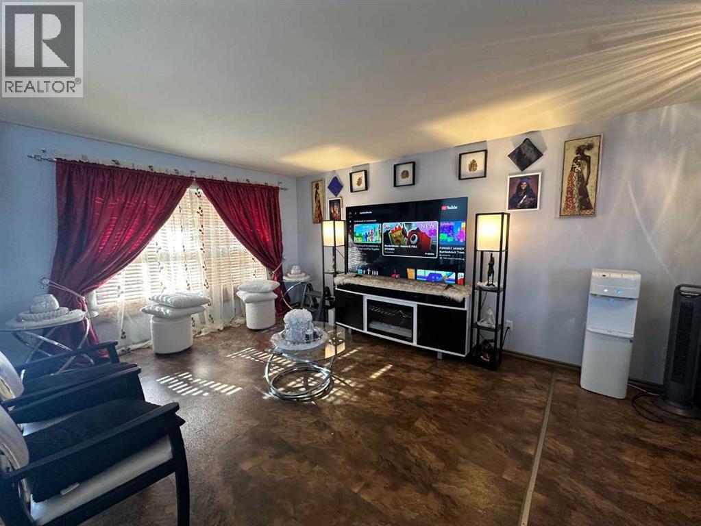 200 Upland Boulevard W - Image 8