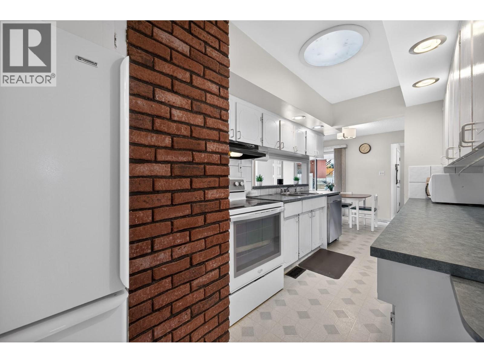743 DOUGLAS Street - Image 12