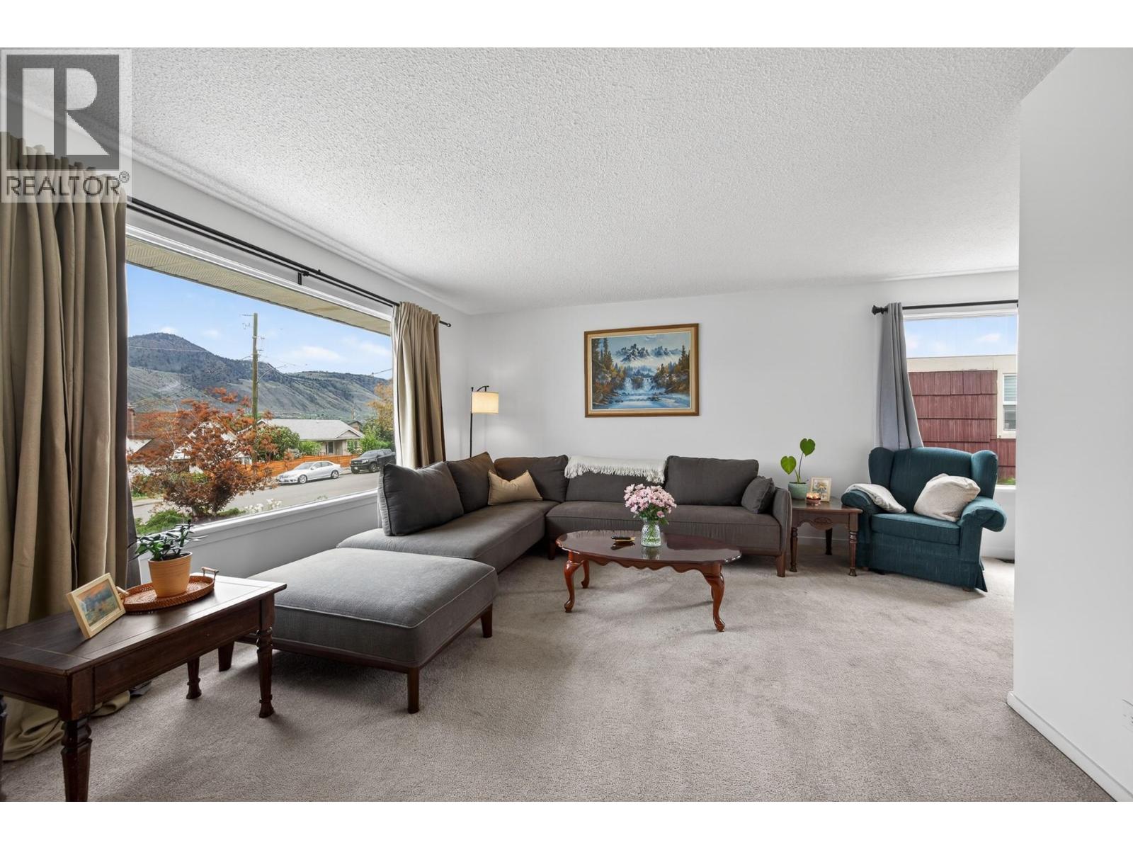 743 DOUGLAS Street - 5