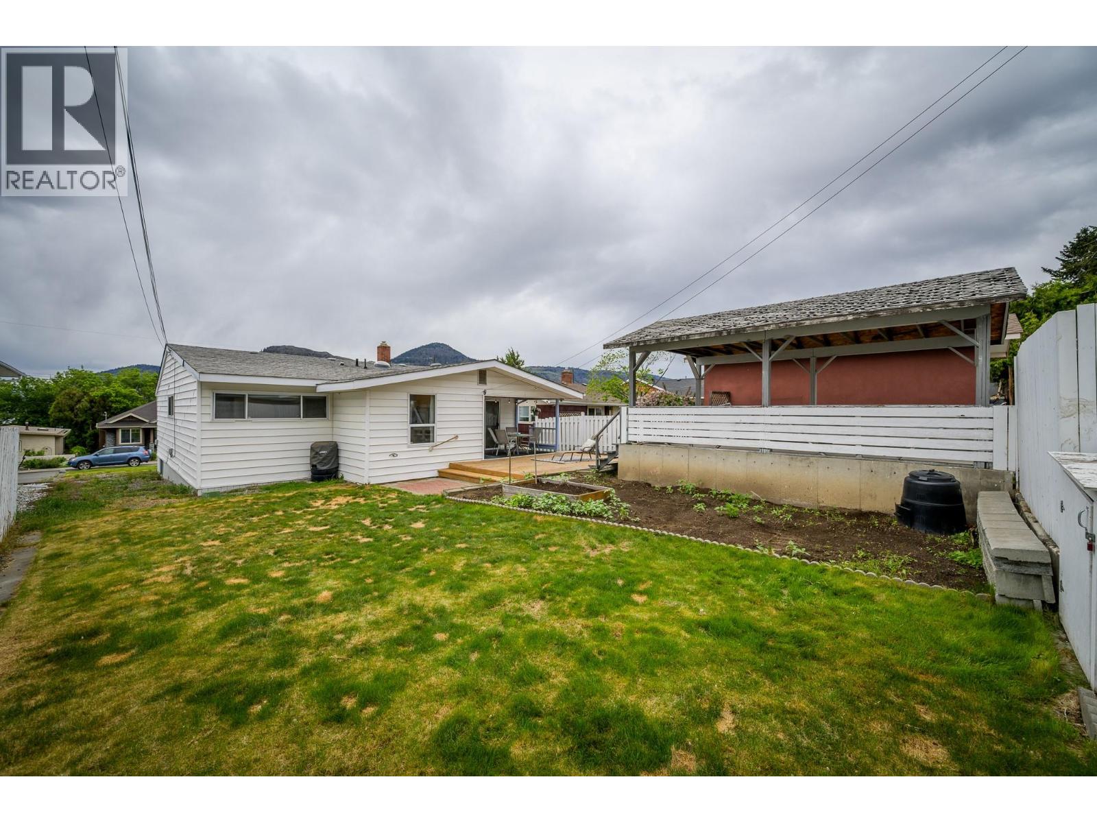 743 DOUGLAS Street - 33