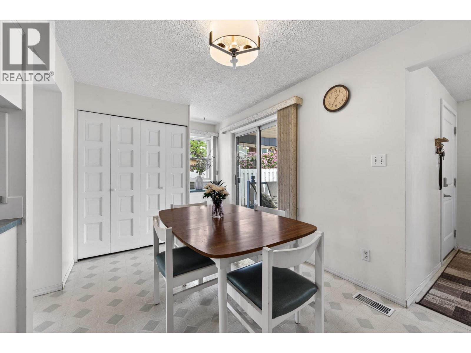 743 DOUGLAS Street - 15