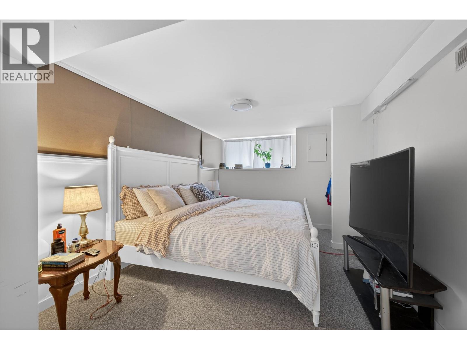 743 DOUGLAS Street - Image 26