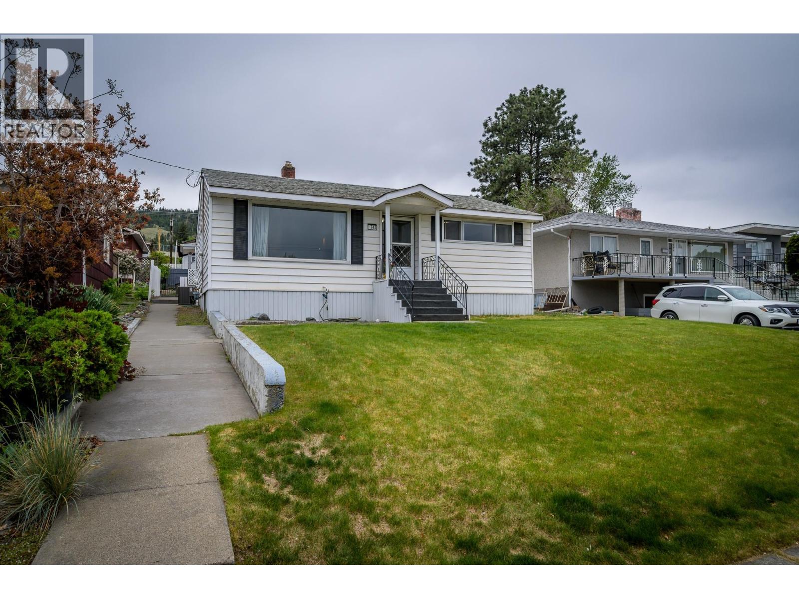 743 DOUGLAS Street - 28