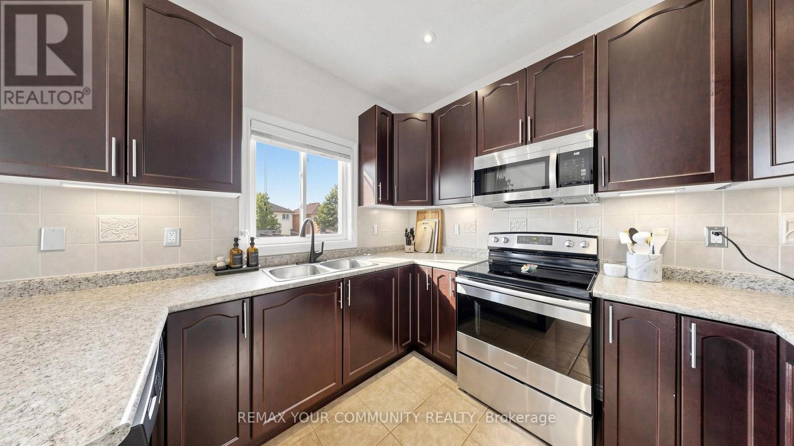 51 SHUTTLEWORTH DRIVE - Image 11