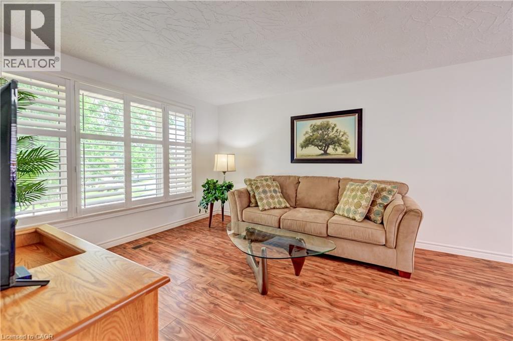 3 PARKLAND Crescent - Image 5