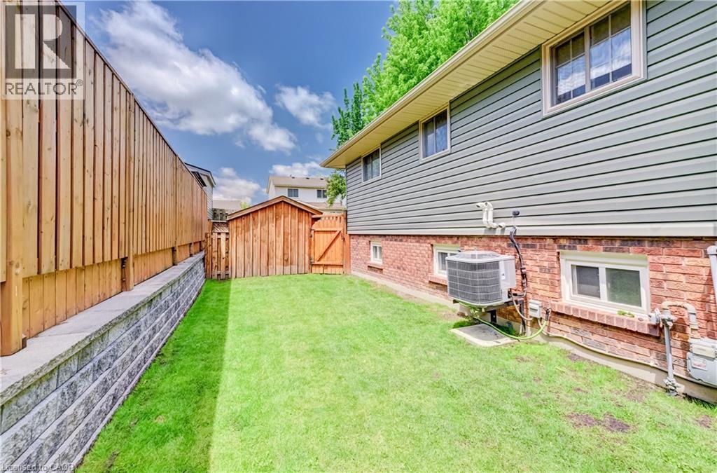 3 PARKLAND Crescent - Image 32