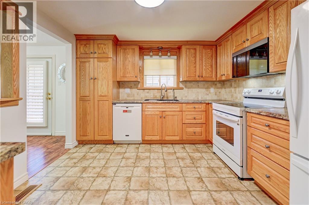 3 PARKLAND Crescent - Image 13