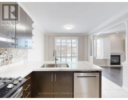 224 Aspenwood Drive, Newmarket, ON L3X3L1 Photo 14
