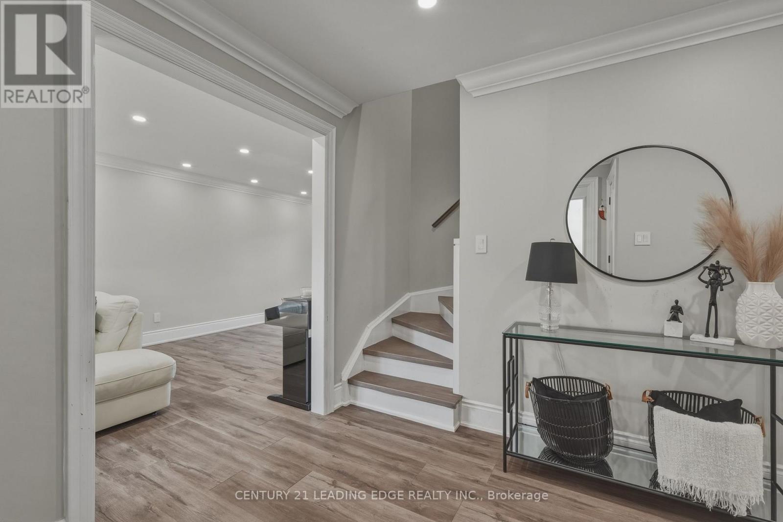1100 MACLEAN STREET - 13