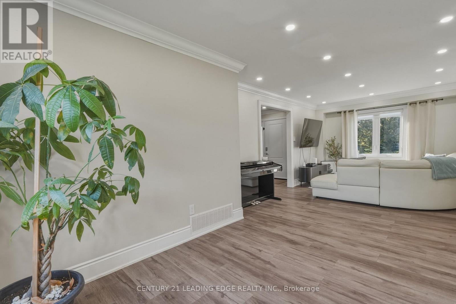 1100 MACLEAN STREET - 20