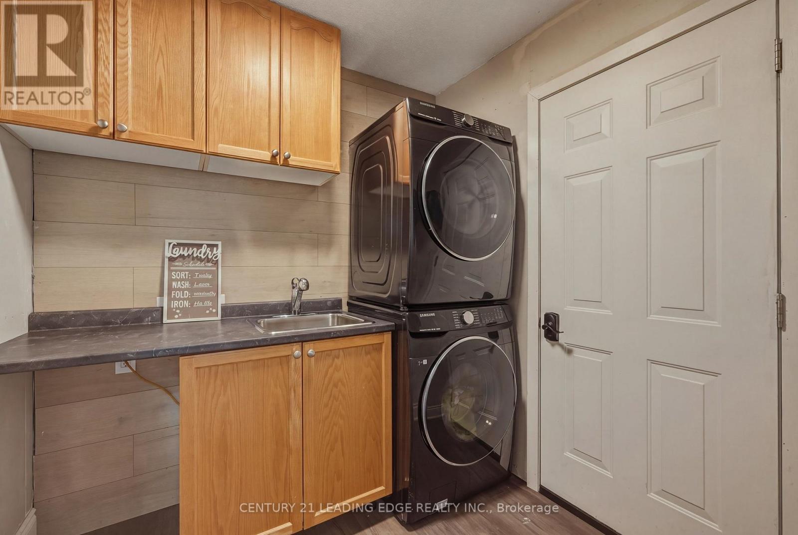 1100 MACLEAN STREET - 26