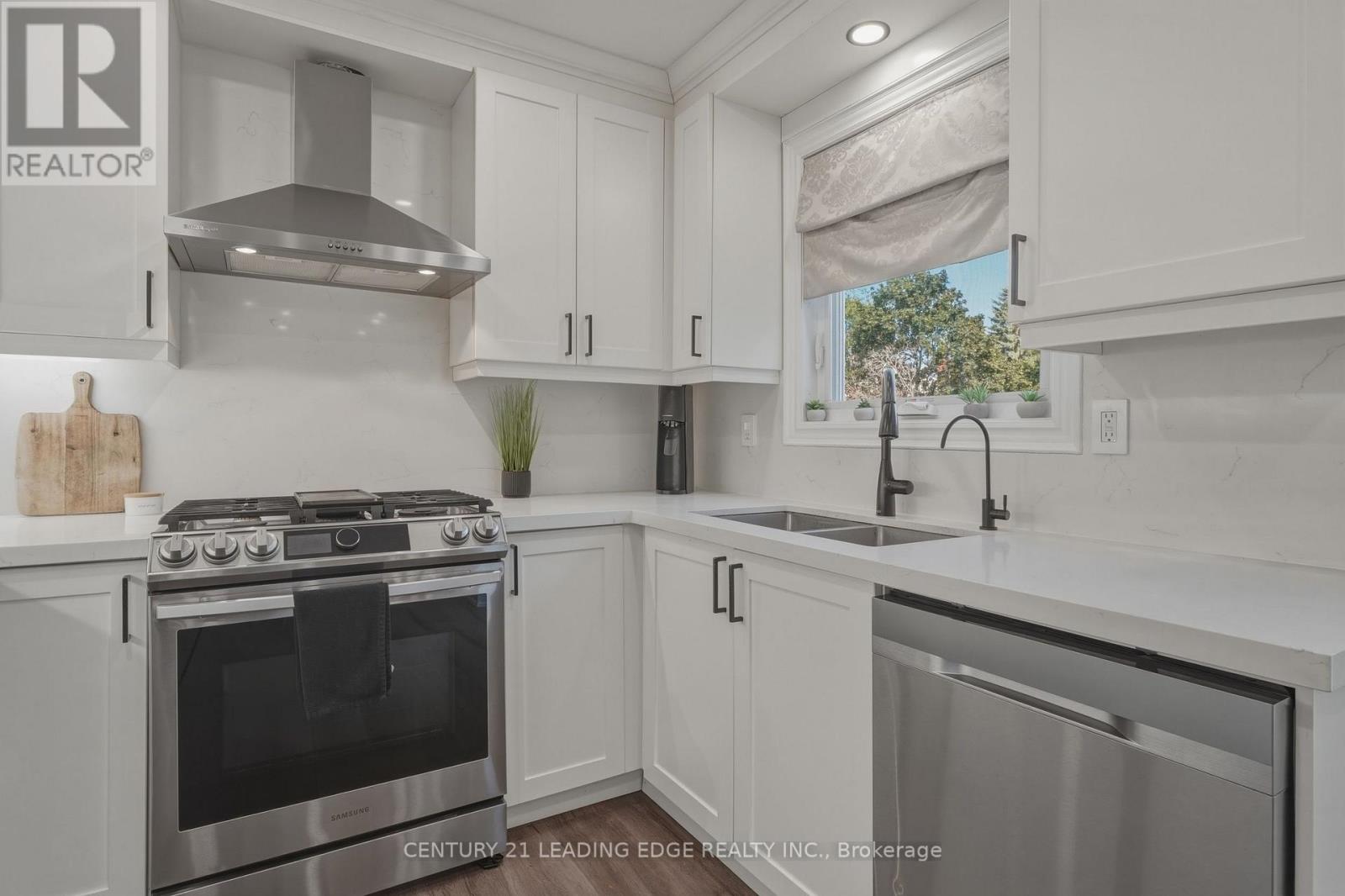 1100 MACLEAN STREET - 32