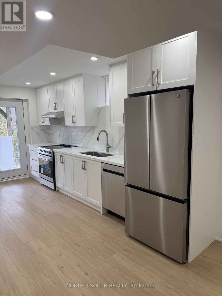 LOWER - 2271 WHITEWOOD CRESCENT