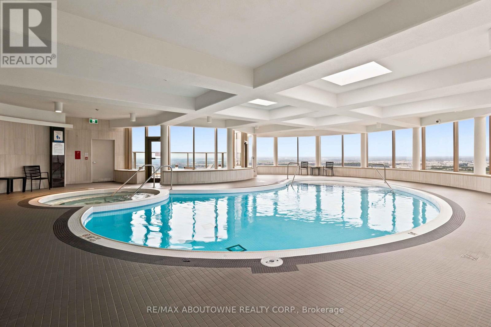 #901 45 KINGSBRIDGE GARDEN CIRCLE - Image 28